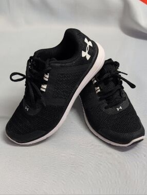 Worn Twice Under Armour Women's Black Knit Athletic Sneakers with White Sole